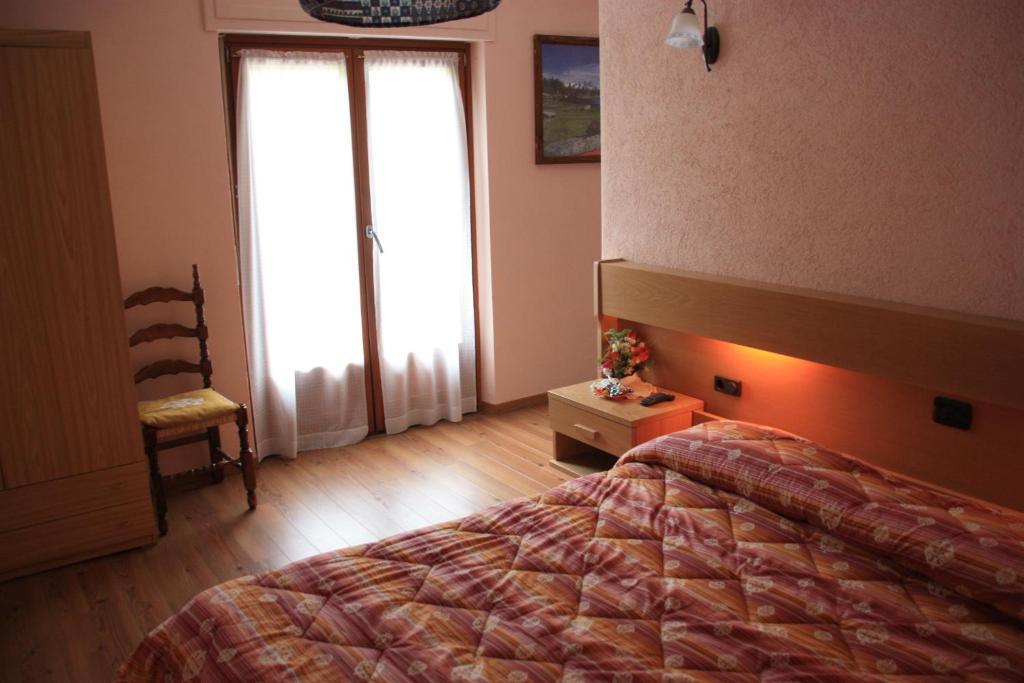 Hotel Bellevue Gignod Zimmer foto