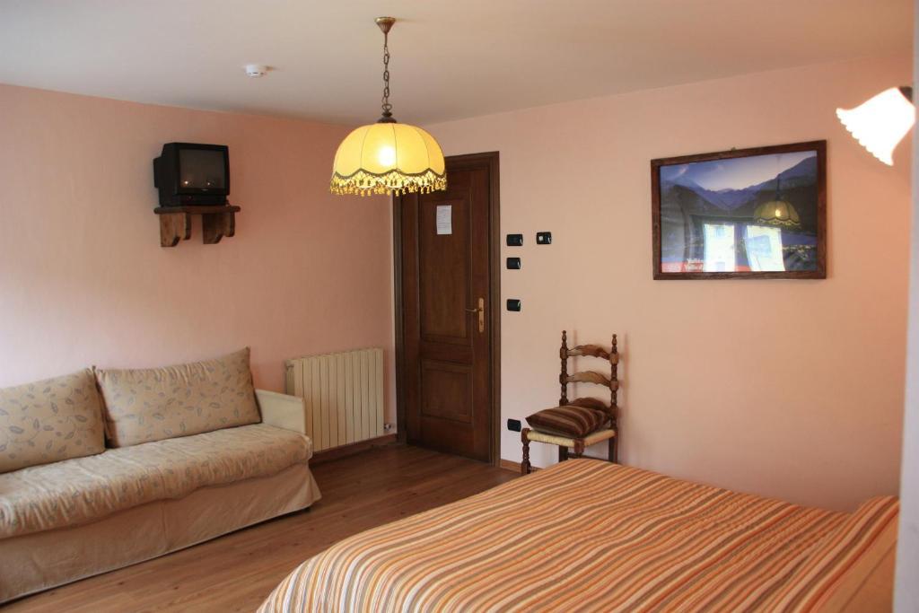 Hotel Bellevue Gignod Zimmer foto